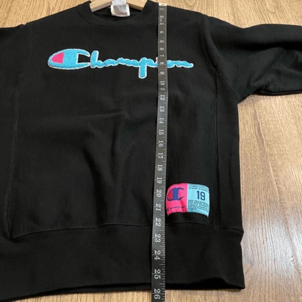 Champion Reverse Weave Black Chenille Script Logo Sweatshirt Small Sporty Casual - Picture 12 of 13